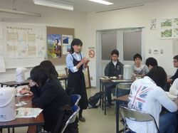 修学旅行の高校生に お茶の淹れ方講習を行いました。