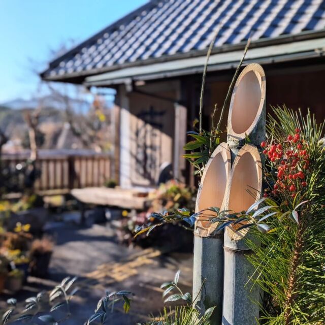あけましておめでとうございます🎍
皆様にとってあかるい年になりますように

茶荘徳永では本日より初売りを開催しております

本年もよろしくお願い申し上げます

⁡
⁡

⁡
#嬉野茶 #うれしの茶 #茶荘徳永 #日本茶好き⁡ #茶荘徳永　 #徳永製茶 #玉緑茶 #ぐり茶 #グリ茶 #緑茶 #日本茶 #嬉野 #嬉野市 #嬉野温泉 #佐賀 #九州⁡  #蒸し製玉緑茶
